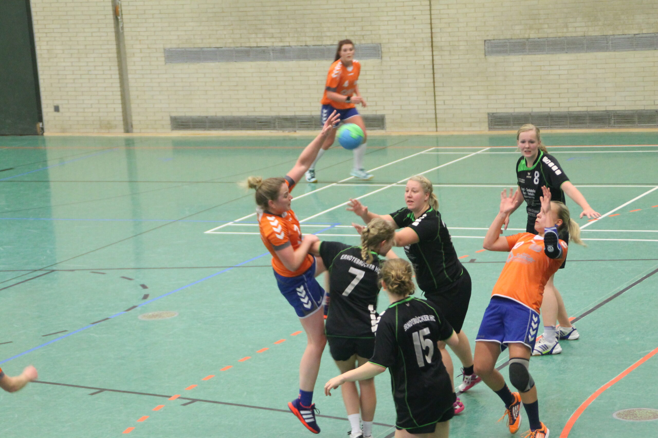 24.10.15 Handballdamen beim TUS Drolshagen II